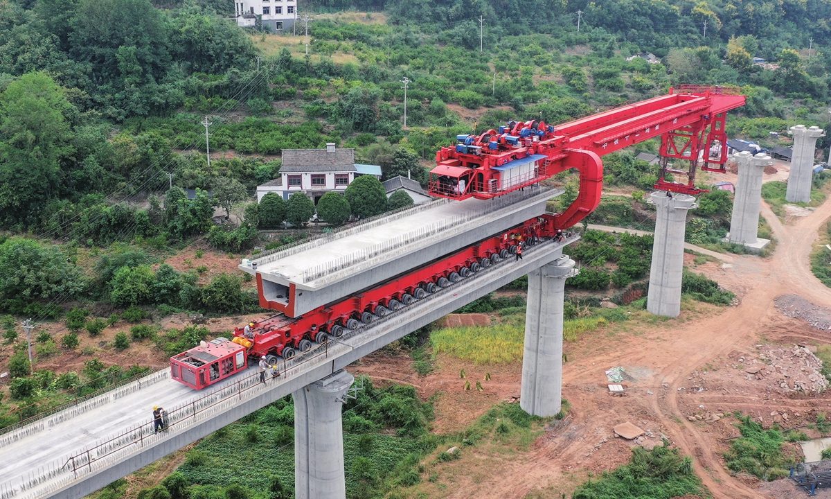 The construction of the Yiling section of the Yichang-Xingshan line of the high-speed railway linking Zhengzhou in Central China's Henan Province and Southwest China's Chongqing Municipality is in full swing in Yichang, Central China's Hubei Province on September 8, 2022. Photo: VCG