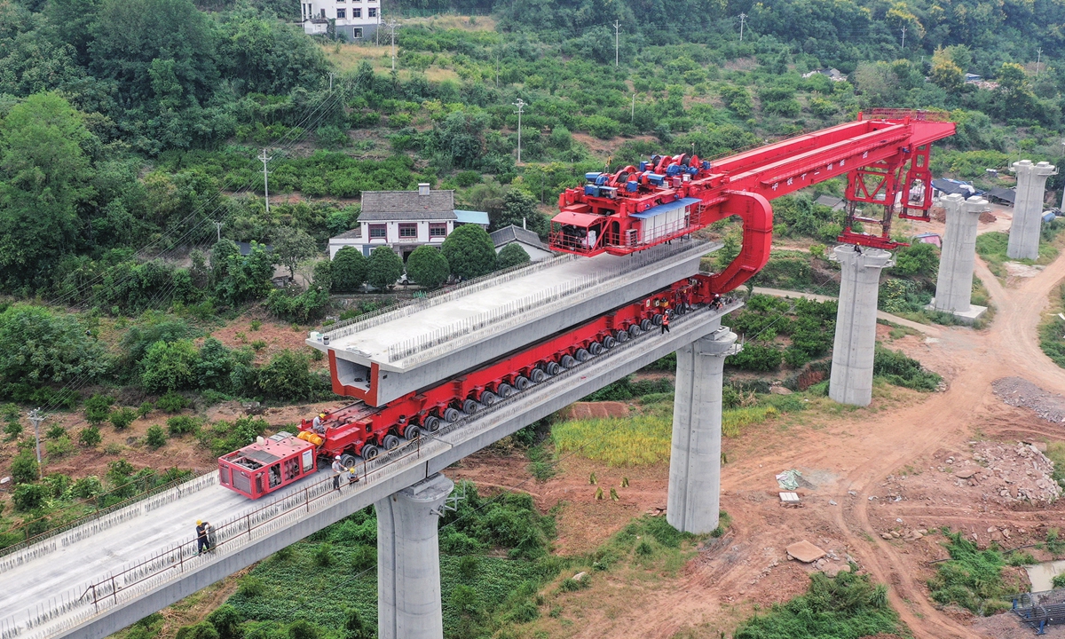 The construction of the Yiling section of the Yichang-Xingshan line of the high-speed railway linking Zhengzhou in Central China's Henan Province and Southwest China's Chongqing Municipality is in full swing in Yichang, Central China's Hubei Province on September 8, 2022. Photo: VCG