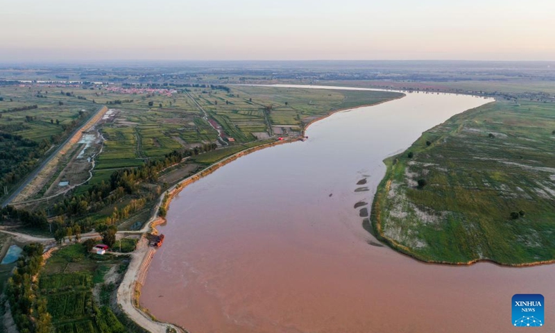 Aerial photo taken on Sept. 7, 2022 shows the autumn scenery along a section of the Yellow River in Togtoh County, north China's Inner Mongolia Autonomous Region.  (Xinhua/Li Zhipeng)