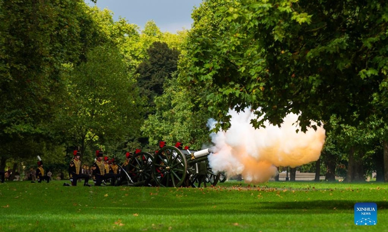 Members of the Royal Horse Artillery fire a gun salute in honor of Queen Elizabeth II at Hyde Park in London, Britain, on Sept. 9, 2022. Queen Elizabeth II, Britain's longest-reigning monarch in history, has died aged 96, Buckingham Palace announced on Thursday. (Photo by Stephen Chung/Xinhua)