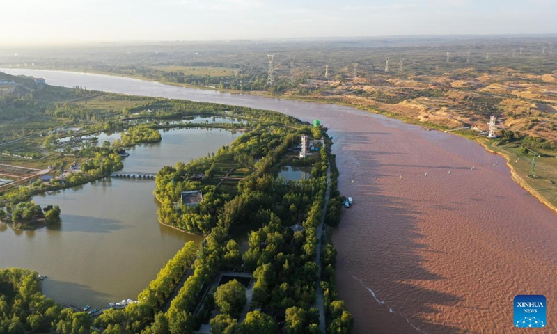 Aerial photo taken on Sept. 8, 2022 shows the autumn scenery along a section of the Yellow River in Togtoh County, north China's Inner Mongolia Autonomous Region.  (Xinhua/Li Zhipeng)