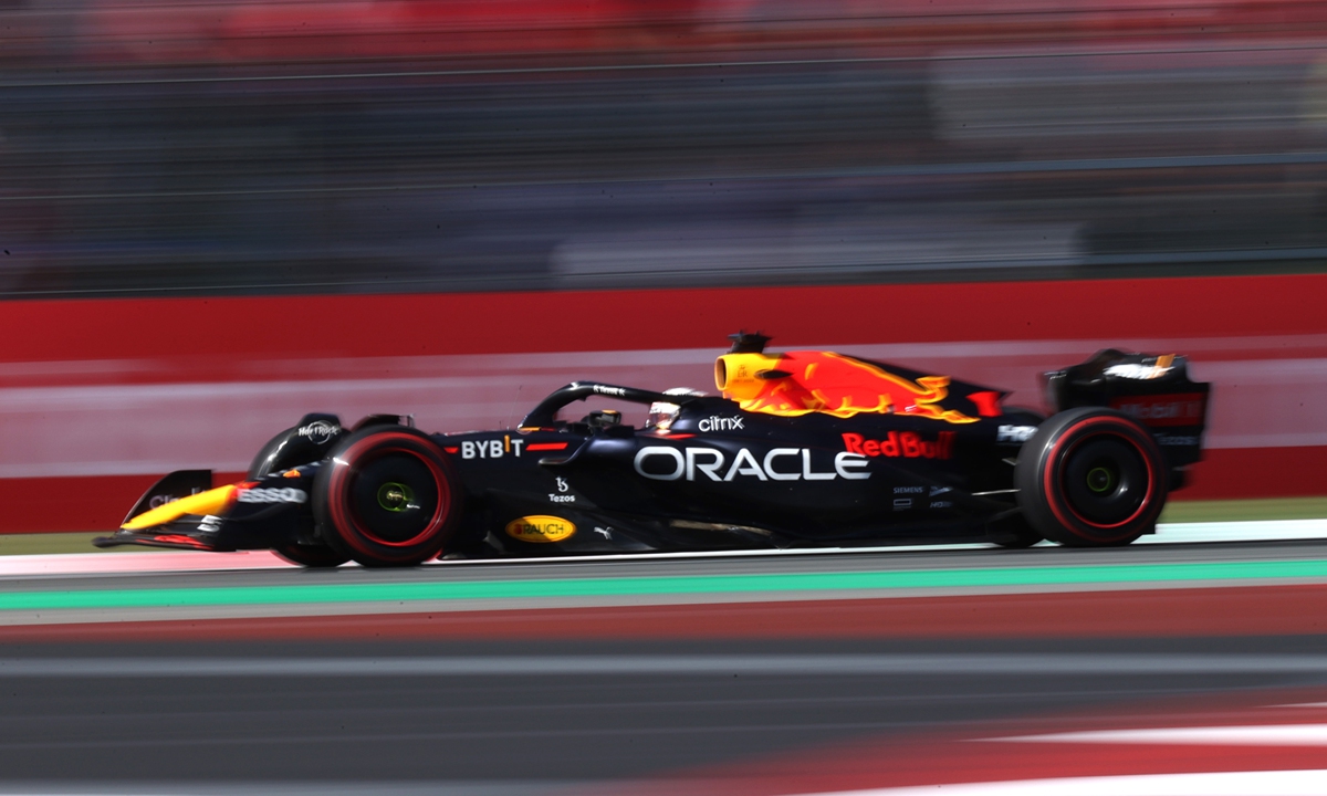 Max Verstappen drives his car during the F1 Grand Prix of Italy on September 11, 2022 in Monza, Italy. Photo: VCG