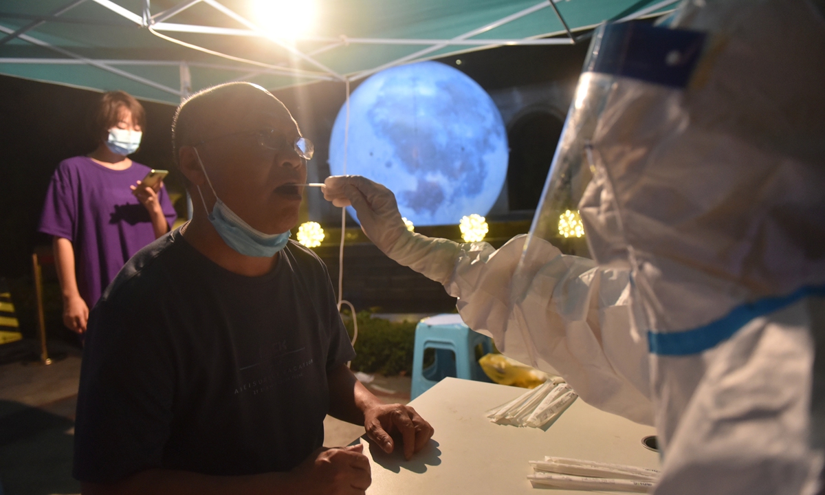 Residents take nucleic acid tests in Neijiang city, Southwest China's Sichuan Province, on September 9, 2022. Photo: IC