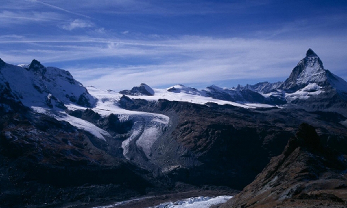 Swiss Glacier Switzerland has about 1,800 glaciers and almost of them are losing ground.Greenpeace said if global warming continues unabated, most glaciers will disappear from the Earth by 2080.(Source: huanqiu.com/china.org.cn)