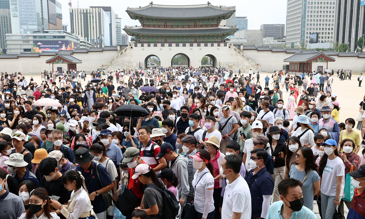 Tourists flock to Gyeongbokgung Palace in Seoul, South Korea, on September 12, 2022, the last day of the three