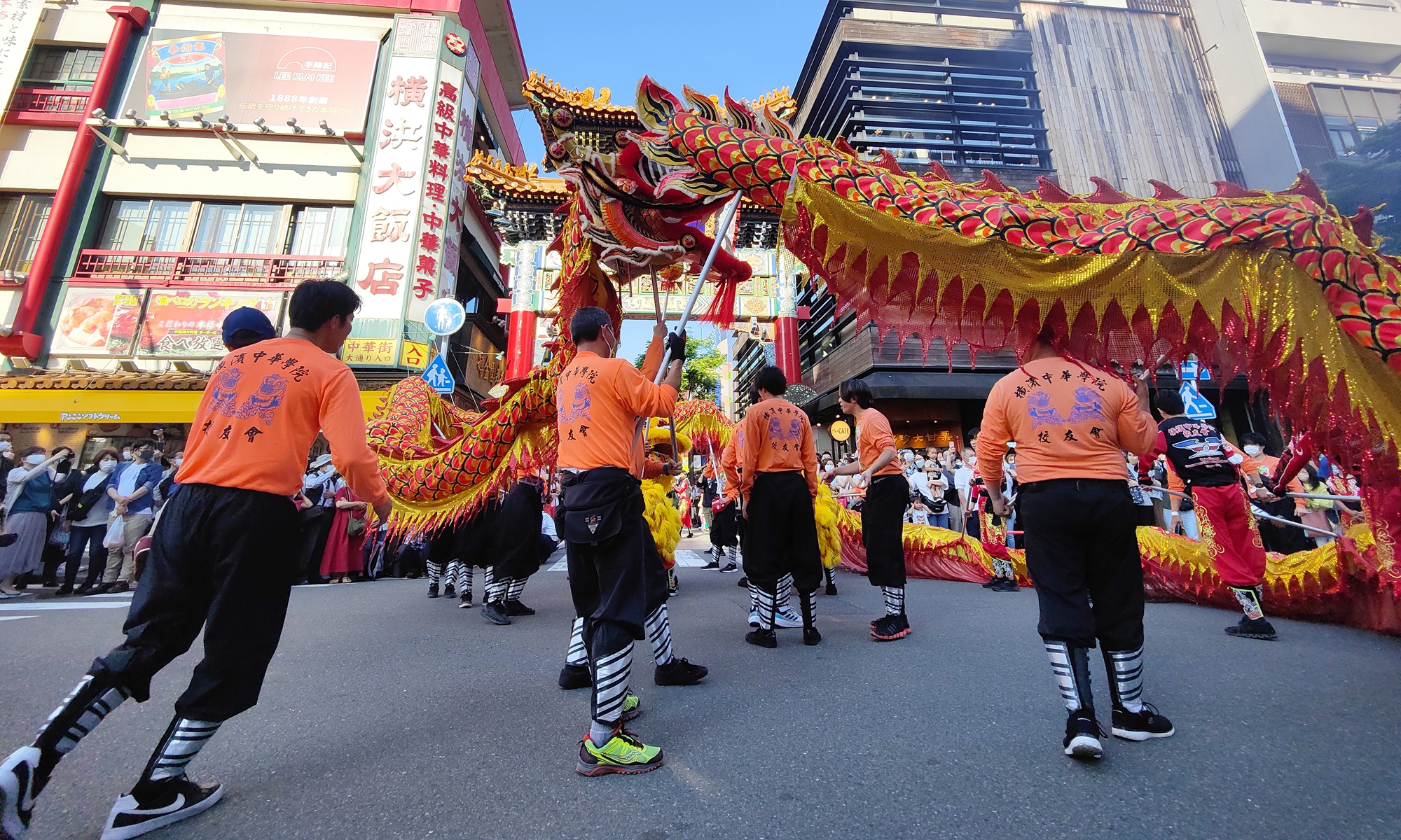 A dragon dance team formed by locals performs at a parade in Yokohama Chinatown, Japan, on May 28, 2022. Photo: VCG