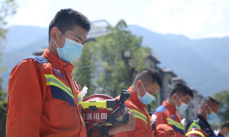Firefighters mourn for the victims of the earthquake during a memorial service in Shimian County of Ya'an City, southwest China's Sichuan Province, Sept. 12, 2022.Photo:Xinhua