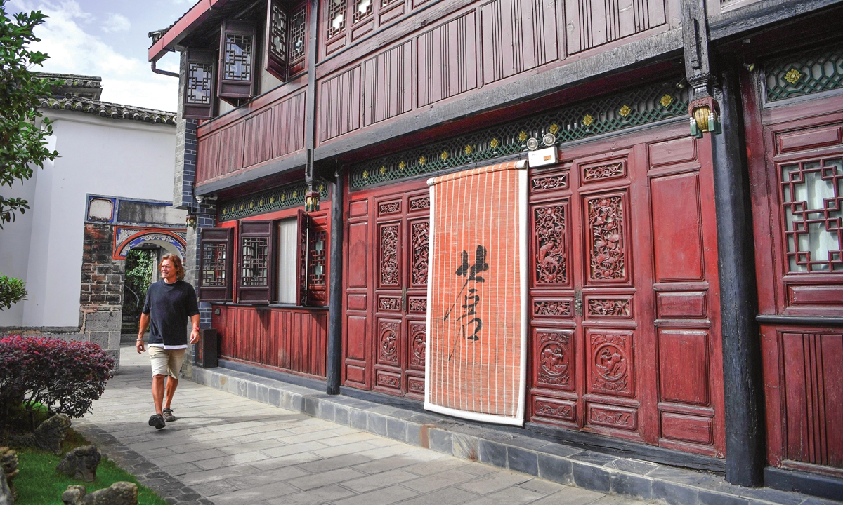 Brian Linden takes a stroll through the Linden Center hotel in Yunnan Province.Photo: VCG