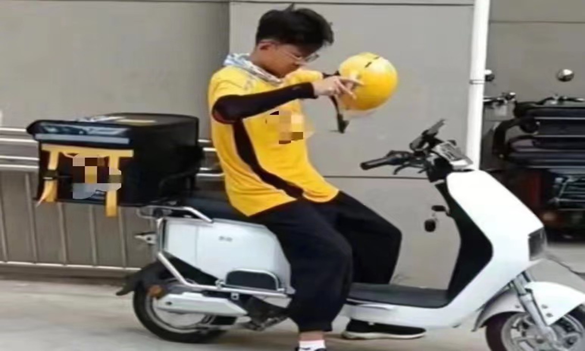 A 19-year-old sophomore from Qihe, East China's Shandong Province, gained attention in early September when he earned 17,000 yuan ($2456.5) to pay the tuition fee by delivering food during his summer vacation. Source: Sina News
