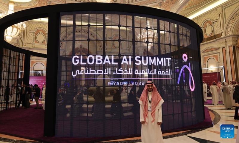 A man poses for photos in front of a logo of the 2022 Global AI Summit in Riyadh, Saudi Arabia, on Sept. 13, 2022. The 2022 Global AI Summit kicked off in Riyadh on Tuesday.(Photo: Xinhua)