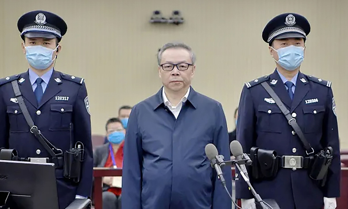 Lai Xiaomin (C), former chairman of China Huarong Asset Management Co., stands trial on August 11, 2020. He was sentenced to death for taking over 1.78 billion yuan (about $276?million). Photo: VCG