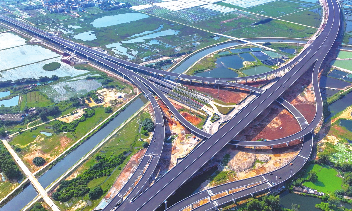The Haikou part of the G15 highway in South China's Hainan Province, which is still under construction, is seen on September 14, 2022. It is a major infrastructure project of the Hainan Free Trade Port, and the only channel connecting the expressway in Hainan Province to the national expressway network. Photo: cnsphoto