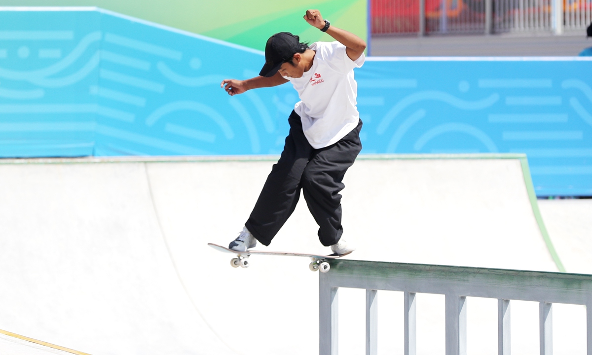 Gao Qunxiang competes during the skateboarding men's street final at China's 14th National Games in Xi'an, Northwest China's Shaanxi Province on September 11, 2021. Photo: VCG