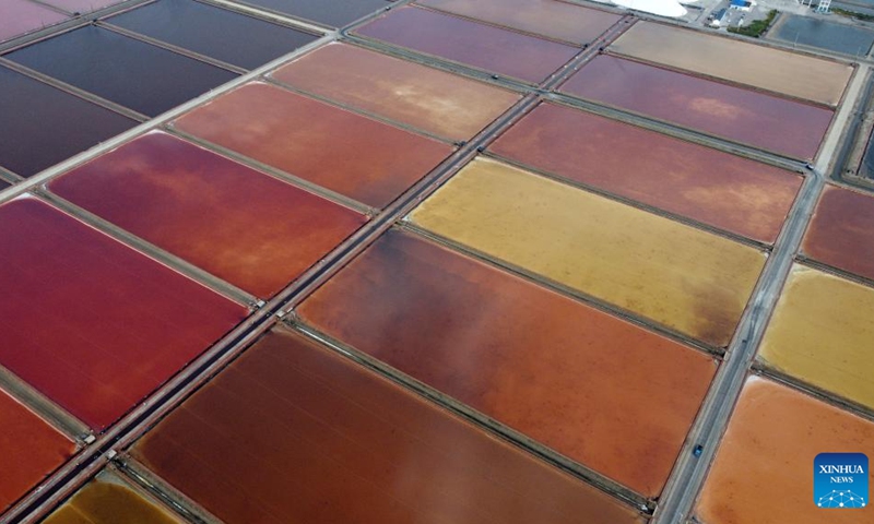Aerial photo taken on Sept. 14, 2022 shows the Changlu Hangu salt field, one of China's oldest coastal salt fields, in north China's Tianjin. Autumn harvest has recently started at the salt field and is expected to last until late October.(Photo: Xinhua)