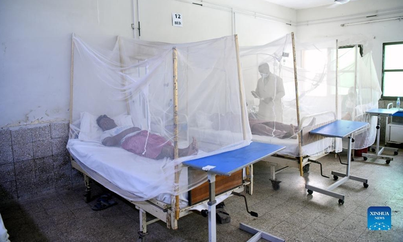 Patients affected with dengue fever are treated inside mosquito nets at a hospital in Islamabad, capital of Pakistan on Sept. 15, 2022. Pakistan's capital Islamabad has been facing a surge in dengue cases as 72 new cases were reported in the last 24 hours, amid an outbreak of the disease in the country, health authorities said.(Photo: Xinhua)