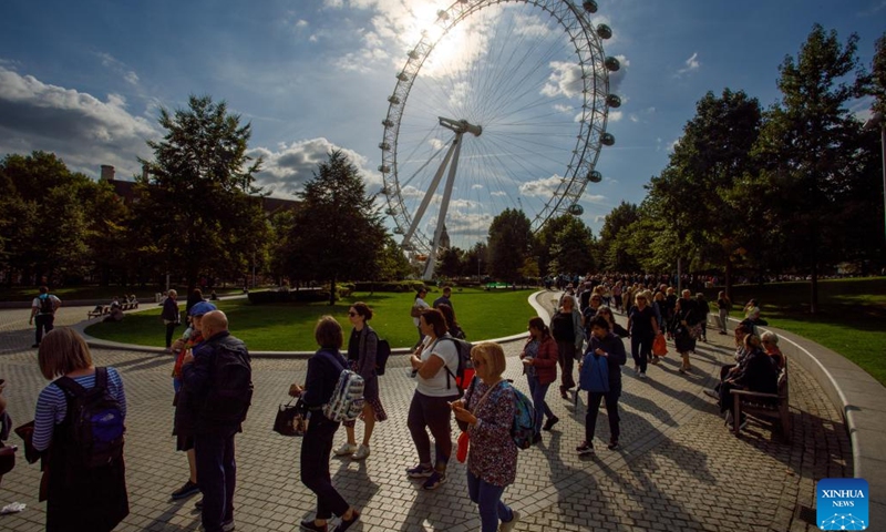 People wait in line to pay tributes to the late Queen Elizabeth II in London, Britain, Sept. 15, 2022. The Queen will lie in state in Westminster Hall for several days before her funeral on Sept. 19.(Photo: Xinhua)