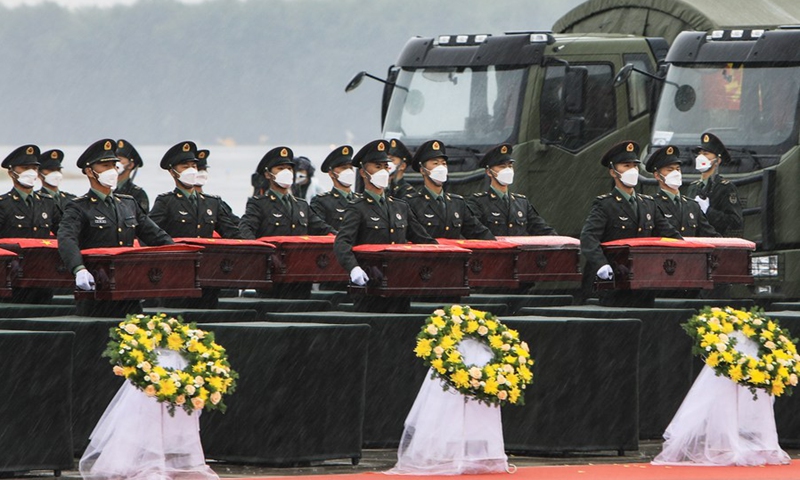 Soldiers escort coffins containing the remains of Chinese People's Volunteers (CPV) martyrs at the Taoxian international airport in Shenyang, northeast China's Liaoning Province, Sept. 16, 2022. The remains of 88 Chinese soldiers killed in the War to Resist U.S. Aggression and Aid Korea returned to China on Friday from the Republic of Korea (ROK). This is the ninth such repatriation since 2014.(Photo: Xinhua)