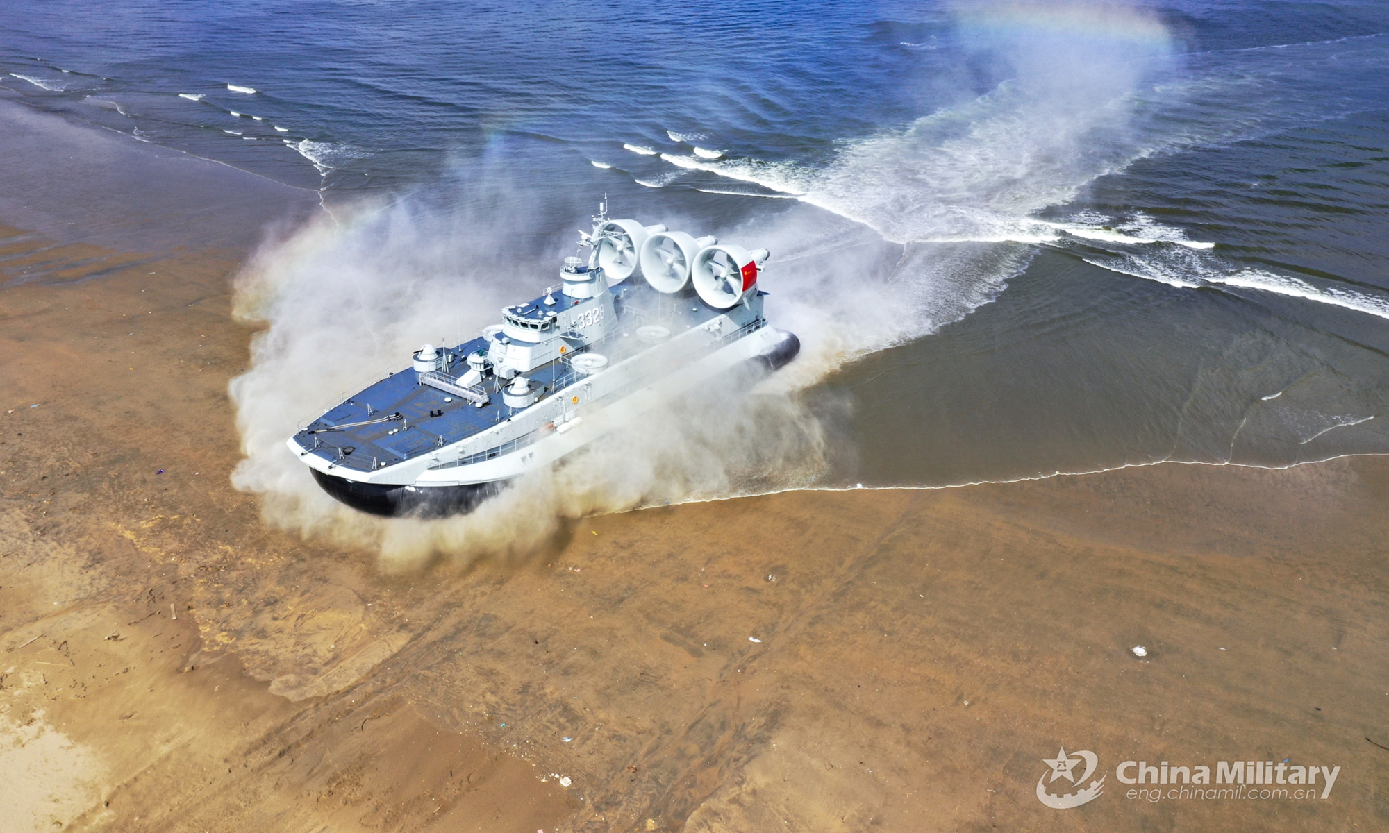 An air-cushioned landing craft attached to a naval landing ship flotilla under the PLA Southern Theater Command arrives on shore during a beach landing training exercise in mid-August, 2022. (eng.chinamil.com.cn/Photo by Zhang Xueyan)