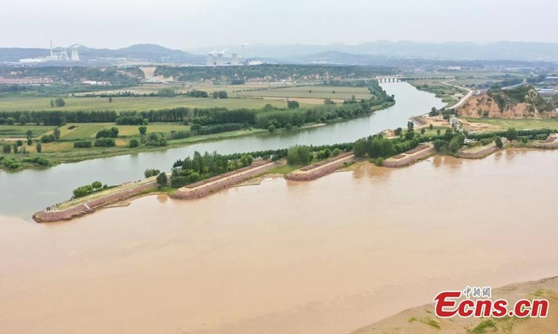 A clear boundary is formed between the colors of green and yellow on the intersection, where Luohe river joins the Yellow river in Gongyi, central China's Henan Province, Sept. 19, 2022. (Photo: China News Service/Wang Kewei)