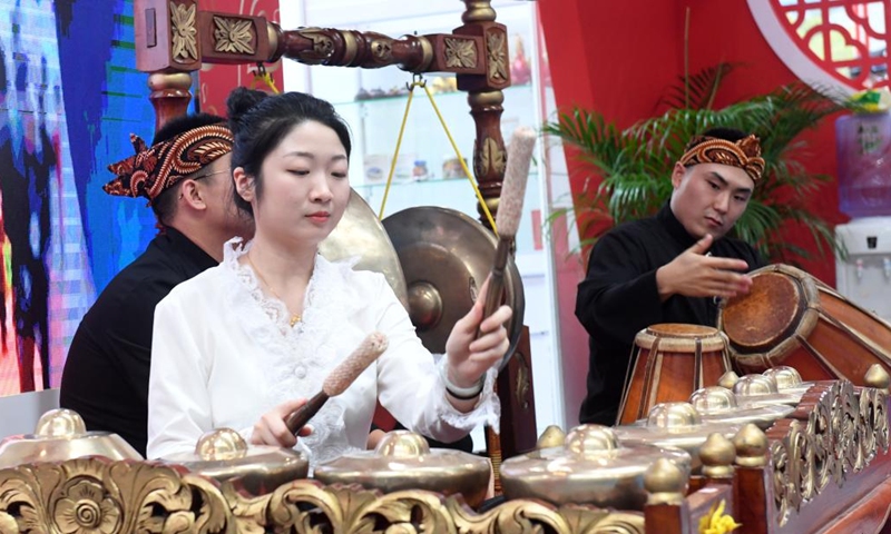 Performers play Indonesian music during the 19th China-ASEAN Expo at the Nanning International Convention and Exhibition Center in Nanning, south China's Guangxi Zhuang Autonomous Region, Sept. 16, 2022.Photo:Xinhua