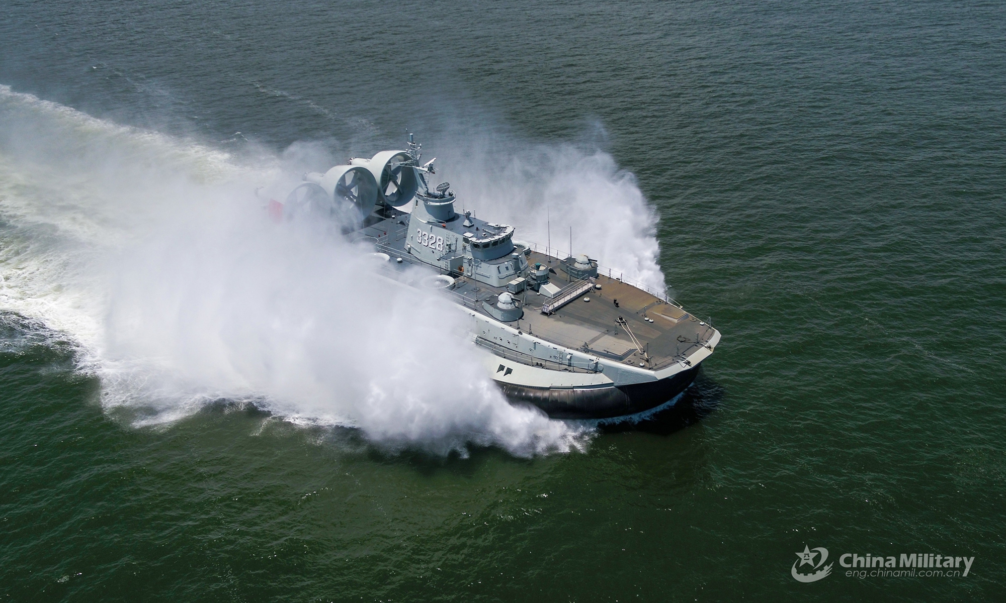 An air-cushioned landing craft attached to a naval landing ship flotilla under the PLA Southern Theater Command maneuvers at high speed during a beach landing training exercise in mid-August, 2022. (eng.chinamil.com.cn/Photo by Zhang Xueyan)