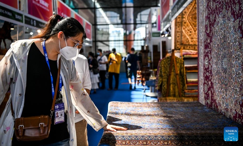 Visitors select carpets during the 19th China-ASEAN Expo at the Nanning International Convention and Exhibition Center in Nanning, south China's Guangxi Zhuang Autonomous Region, Sept. 16, 2022.Photo:Xinhua