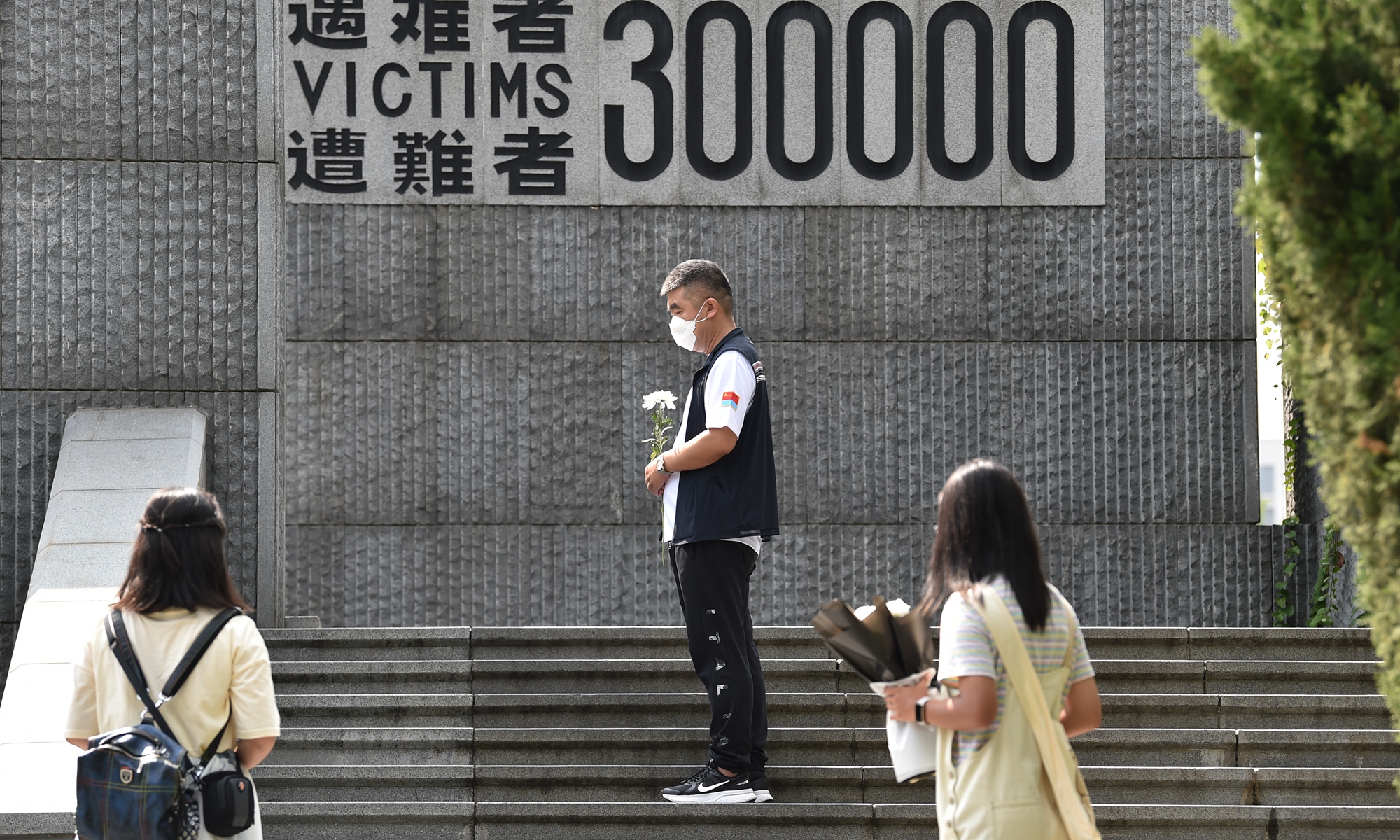 
Visitors stand in silence as sirens sound at the Memorial Hall for the Victims in Nanjing Massacre by Japanese Invaders in Nanjing, capital of East China's Jiangsu Province on Sept 18, 2022 to mark the 91st anniversary of the September 18 incident. Photo: VCG