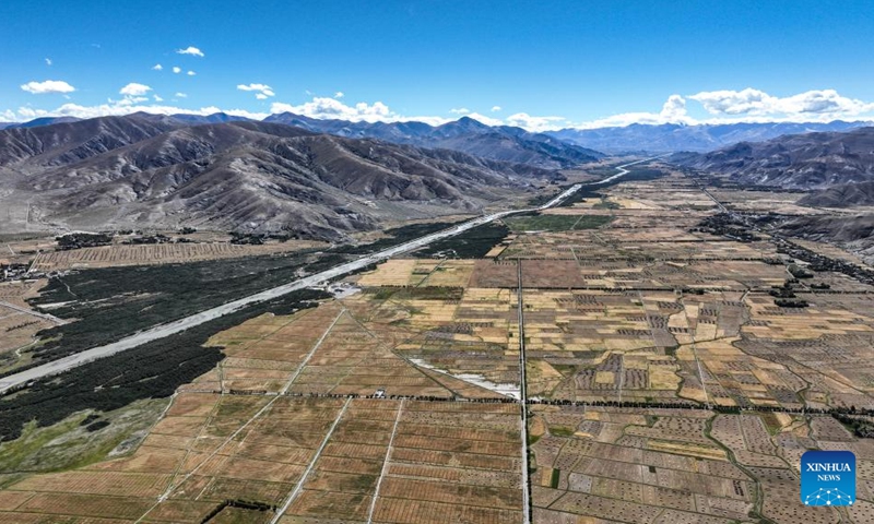 Aerial photo taken on Sept. 19, 2022 shows the highland barley field in Gyangze County, Xigaze, southwest China's Tibet Autonomous Region. (Xinhua/Jigme Dorje)