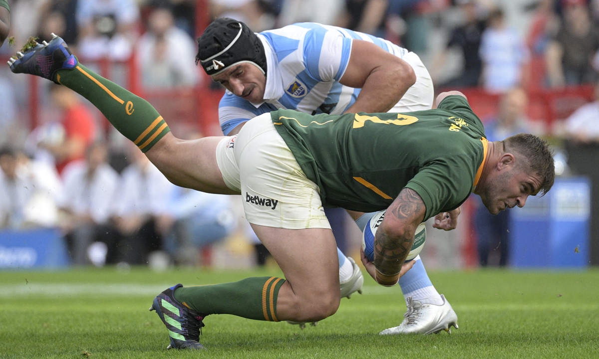 South Africa's Malcolm Marx (front) is tackled by Argentina's Tomas Lavanini during their Rugby Championship match at Libertadores de America stadium in Avellaneda, Argentina on September 17, 2022. Photo: AFP