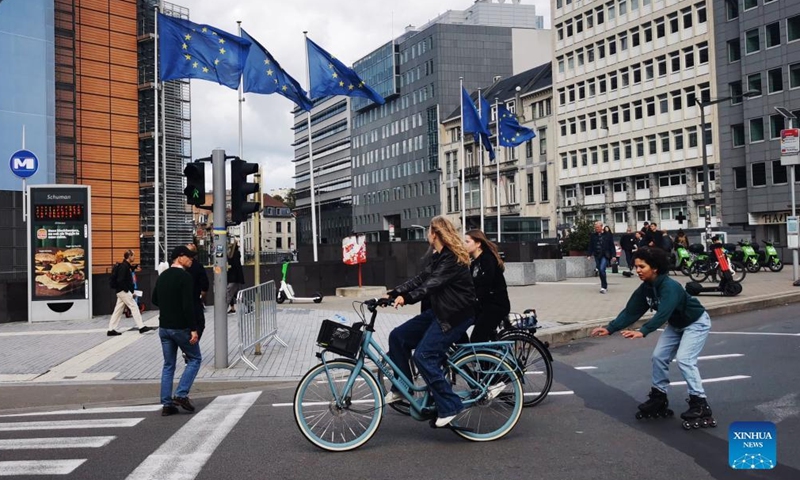 Pedestrians, cyclists and roller skaters are seen during the Car Free Sunday annual event in Brussels, Belgium, Sept. 18, 2022.Photo:Xinhua