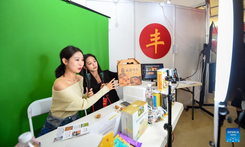 Live-streamers promote agriculture products during an activity celebrating the upcoming Chinese farmers' harvest festival in Hohhot, north China's Inner Mongolia Autonomous Region, Sept. 19, 2022. Initiated in 2018, the Chinese farmers' harvest festival coincides with the autumnal equinox each year, which is one of the 24 solar terms of the Chinese lunar calendar and usually falls between Sept. 22 and 24 during the country's agricultural harvest season.(Photo: Xinhua)
