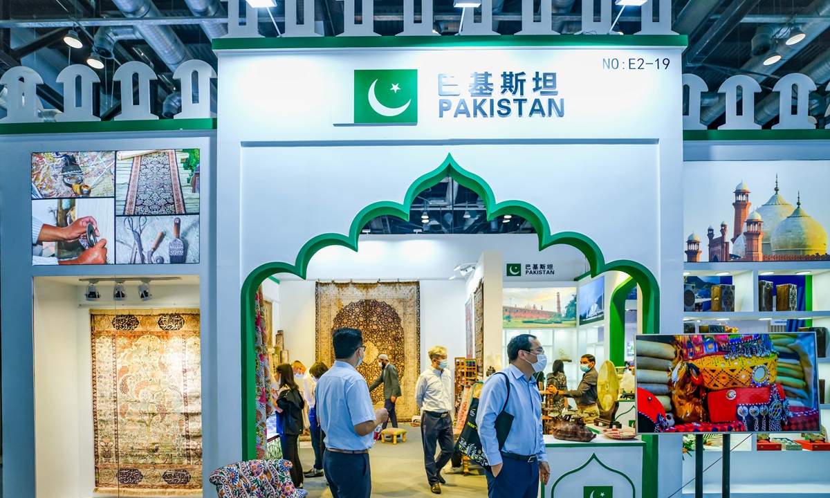 People visit the Pakistani products exhibition area at the 2022 China International Fair for Trade in Services in Beijing on September 3, 2022. Photo: VCG