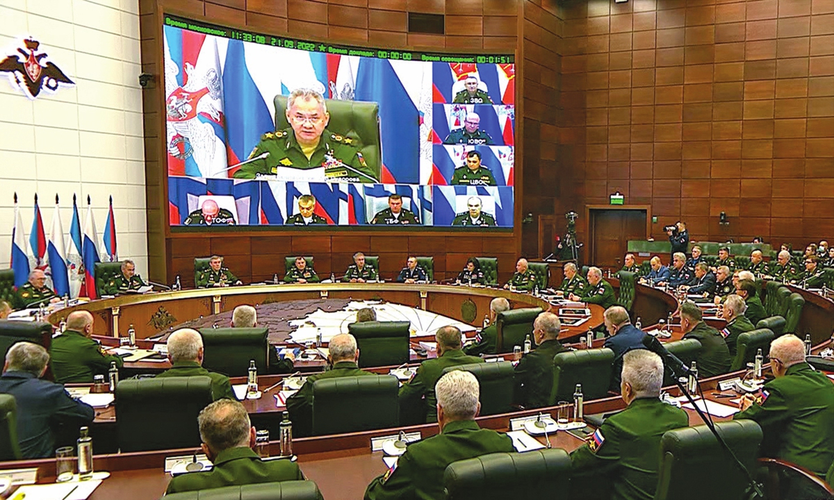 Russian Defense Minister Sergei Shoigu (on screen) attends a meeting of the Russian Defense Ministry Board. Russian President Putin announced partial mobilization of reserves in Russia on September 21, 2022. Photo: VCG