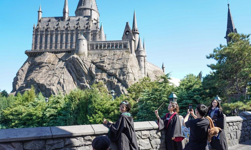 Visitors take photos at the Universal Beijing Resort in Beijing, capital of China, Sept. 20, 2022. The Universal Beijing Resort celebrated the one year anniversary of its opening to the public on Tuesday.(Photo: Xinhua)
