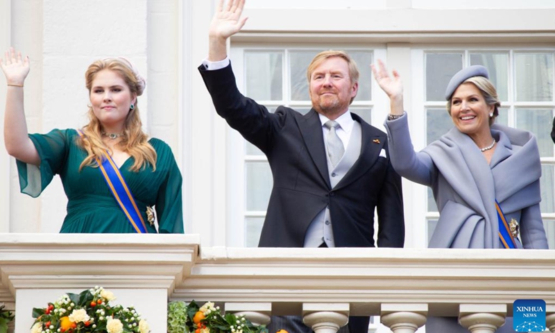 Dutch Princess Amalia, King Willem-Alexander, Queen Maxima (from L to R) wave to people on the balcony of Noordeinde Palace in The Hague, Netherlands, on Princes Day, September 20, 2022.  The third Tuesday in September is Princes' Day in the Netherlands.  It marks the opening of the Dutch parliamentary season, and on this day the reigning monarch outlines the government's plans for the coming year.  (Photo: Xinhua)