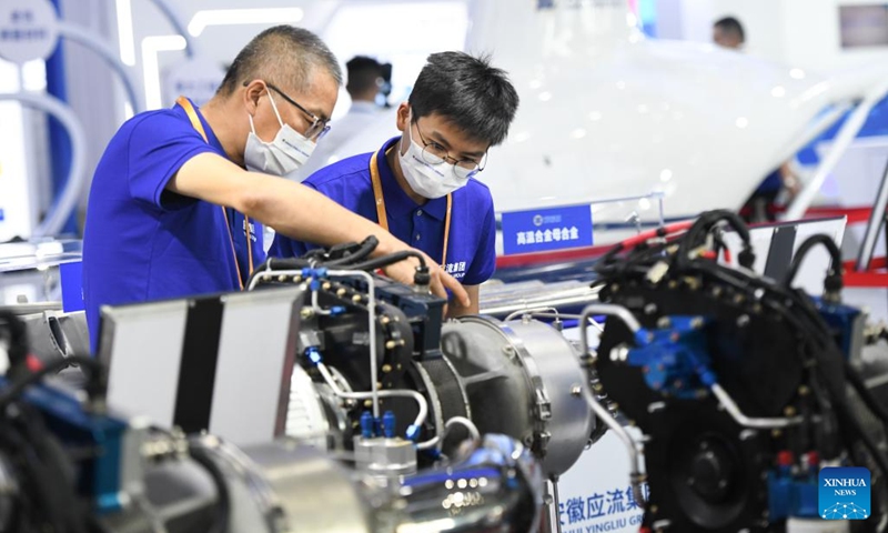 Exhibitors are seen at the 2022 World Manufacturing Convention in Hefei, east China's Anhui Province, Sept. 20, 2022. The 2022 World Manufacturing Convention opened Tuesday in east China, highlighting the latest products, technologies and applications in the manufacturing sector.(Photo: Xinhua)