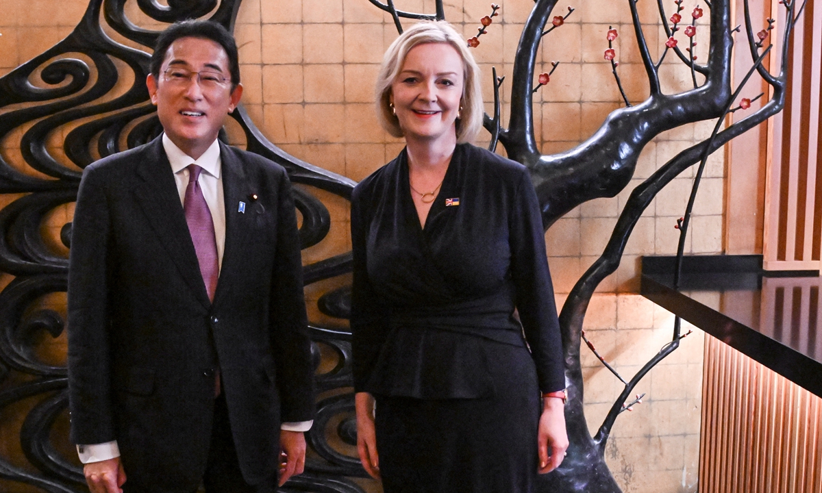 British Prime Minister Liz Truss meets with Japan's Prime Minister Fumio Kishida ahead of a bilateral meeting during their visit to the US to attend the 77th UN General Assembly, on September 20, 2022 in New York City. Photo: AFP