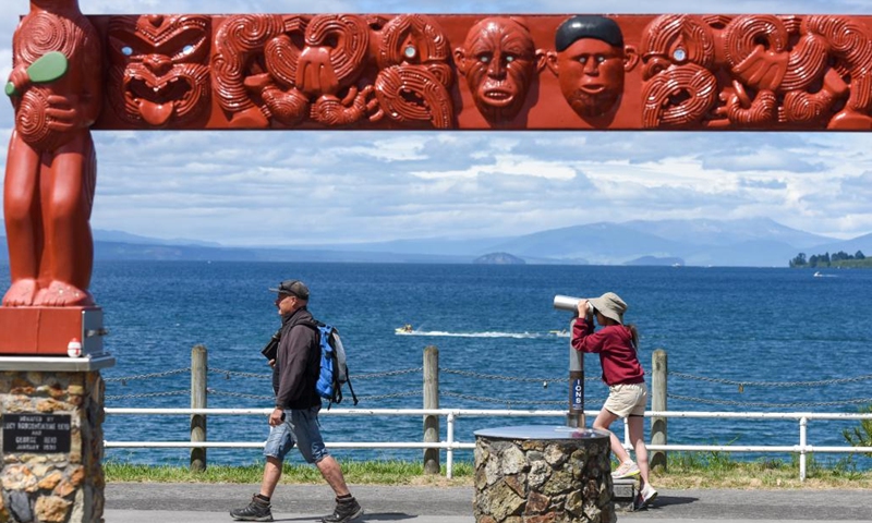 Photo taken on Dec. 27, 2020 shows people spending time by the Taupo Lake in central part of north island of New Zealand.(Photo: Xinhua)