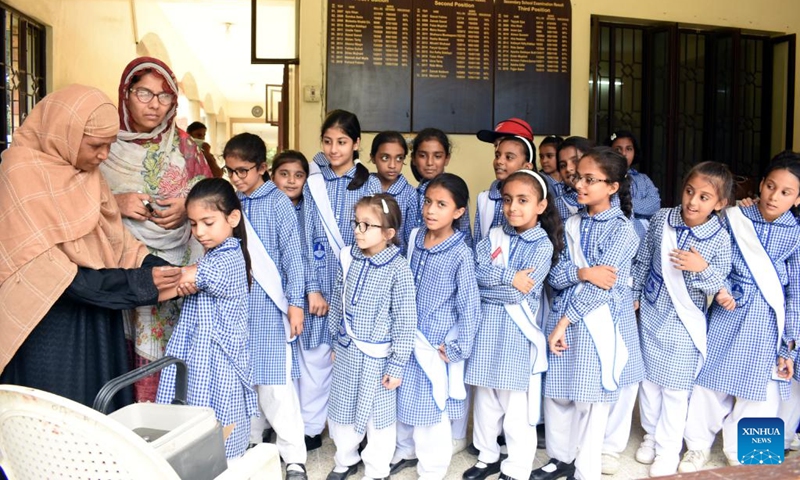 Students wait in queue to receive a dose of COVID-19 vaccine at a school in Lahore, Pakistan, Sept. 20, 2022. Pakistan launched a COVID-19 vaccination campaign on Monday for children aged five to eleven in order to inoculate a maximum number of individuals to control the spread of the disease, the country's health ministry said.(Photo: Xinhua)
