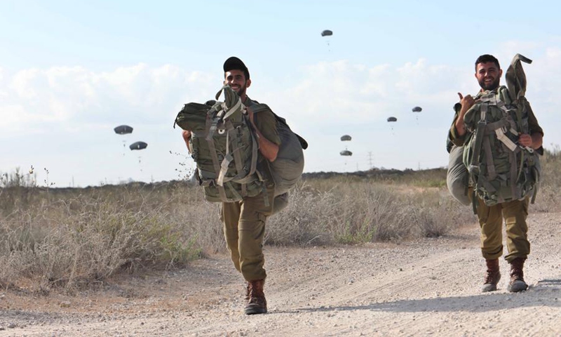 Soldiers from the Israeli Defense forces's Paratroopers Brigade take part in a military exercise near the Palmachim air force base next to the central Israeli city of Rishon LeZion, on Sept. 21, 2022.(Photo: Xinhua)