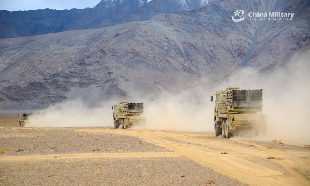 Truck-mounted artillery systems attached to a regiment under the PLA Xinjiang Military Command rumble towards designated area during a comprehensive live-fire training exercise in recent days. (eng.chinamil.com.cn/Photo by Chen Ming, Yang Yingbao, Chen Xi)