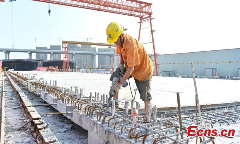 Workers work at the construction site in Zhongshan, south China's Guangdong Province, Oct. 8, 2022. (Photo: China News Service/Chen Jimin)
