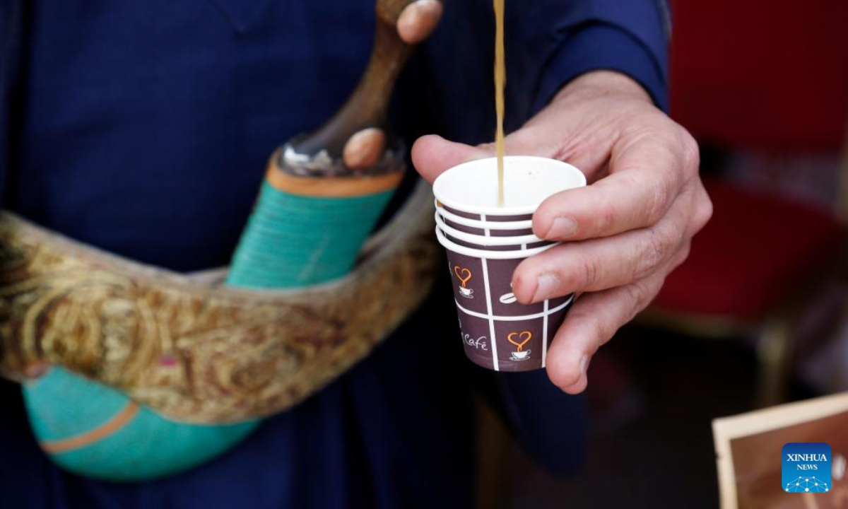 A man pours coffee into a cup for visitors at a booth during a coffee festival in Sanaa, Yemen, on Sep 29, 2022. The coffee festival was held in Sanaa on Thursday to promote Yemeni coffee. Photo:Xinhua