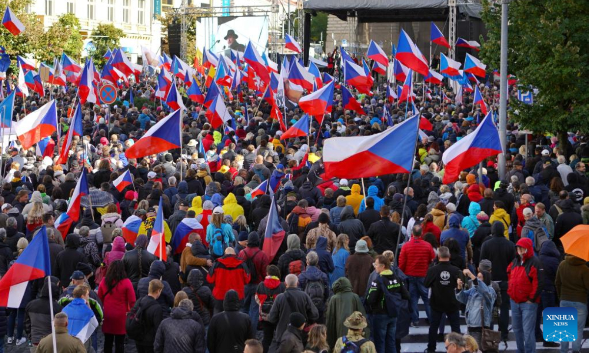 People take part in a demonstration at Wenceslas Square in Prague, the Czech Republic, on Sept. 28, 2022. A major demonstration took place in the Czech capital Prague on Wednesday, calling for the country's direct contracts with gas suppliers at low prices, military neutrality, and political independence in decision-making with regard to the European Union (EU). Photo:Xinhua