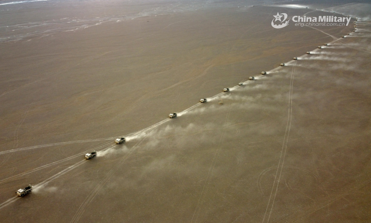 Truck-mounted artillery systems attached to a regiment under the PLA Xinjiang Military Command rumble towards designated area during a comprehensive live-fire training exercise in recent days. (eng.chinamil.com.cn/Photo by Chen Ming, Yang Yingbao, Chen Xi)