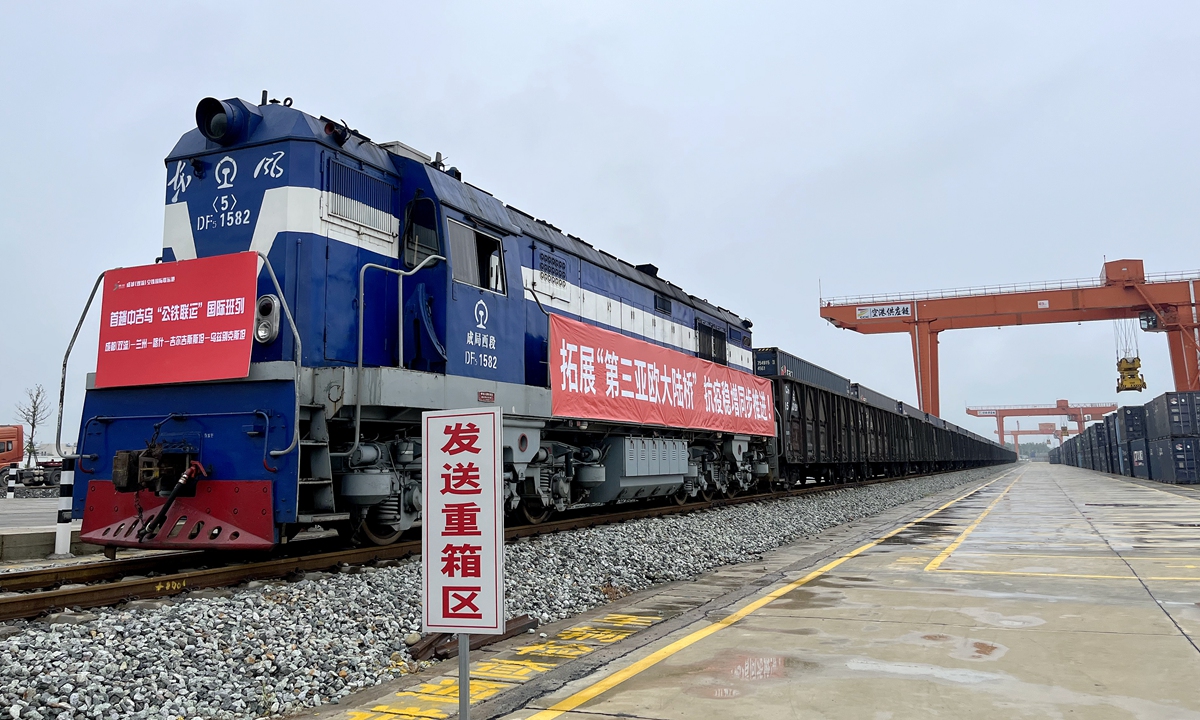 Southwest China's?Sichuan?Province's first China-Kyrgyzstan-Uzbekistan freight train departs from Chengdu on September 15, 2022. Photo: IC