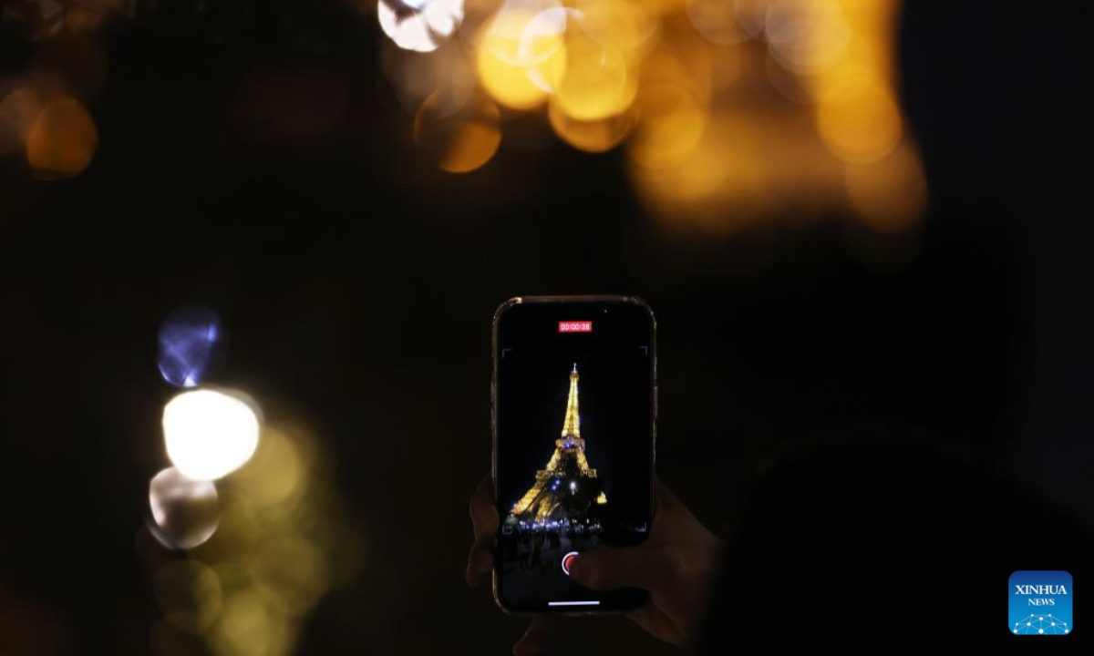 Eiffel Tower's lights to be switched off early to save energy - Global ...