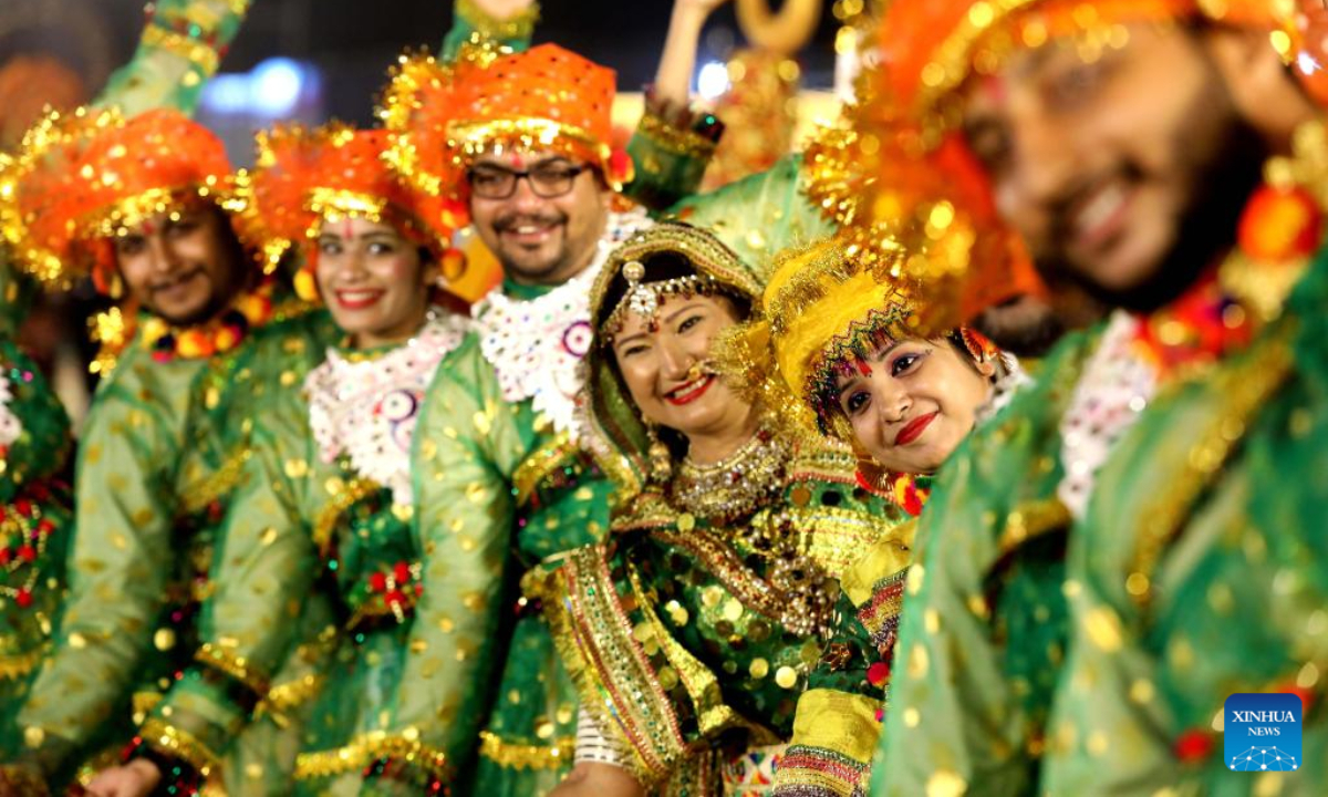 People dressed in traditional attire perform Garba dance during the Hindu festival of Navratri in Bhopal, capital of India's Madhya Pradesh state, Sep 28, 2022. Photo:Xinhua