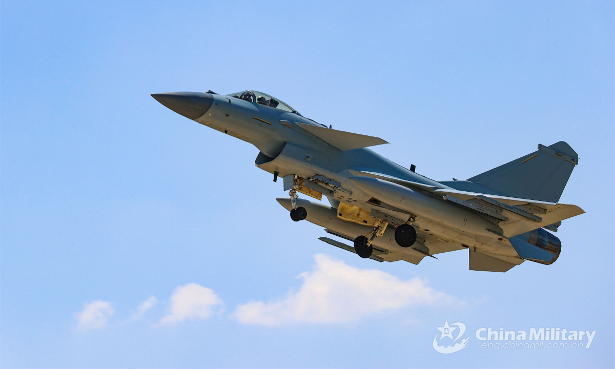 A fighter jet attached to an aviation brigade under the PLA Southern Theater Command soars into the sky during a flight training exercise on September 8, 2022. Photo:China Military