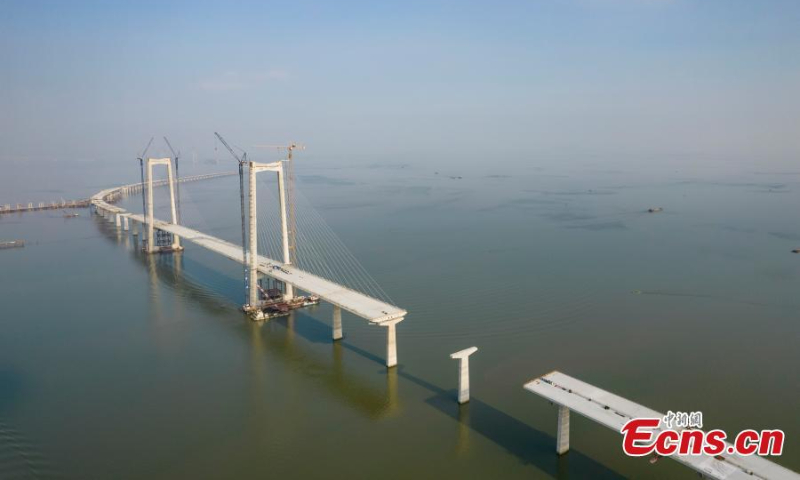 The 155th box girder with a total length of 60 meters is successfully installed on the Shenzhen-Zhongshan bridge, a part of Shenzhen-Zhongshan Link of the Guangdong-Hong Kong-Macao Greater Bay Area, south China's Guangdong Province, Oct. 8, 2022. (Photo: China News Service/Chen Jimin)